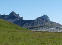 Montagnes à l'est du Sanetsch