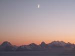 Couché du soleil et croissant de lune