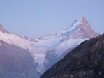 Obergrindelwald gltcher au milieu et le Schreckhorn 4078m à droite