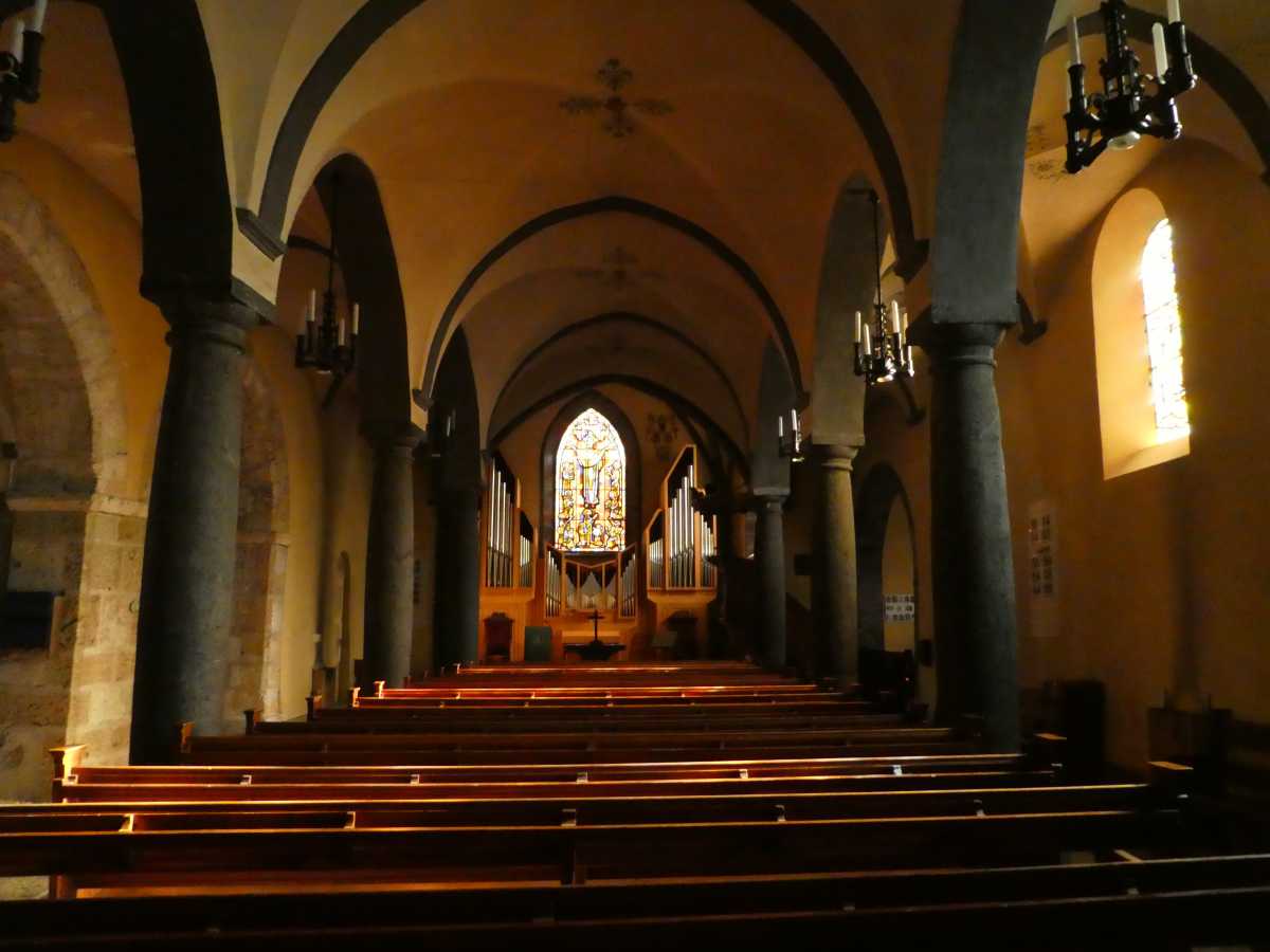 L'intérieur de l'église d'Ollon.